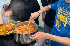 Das Mittagessen für alle wird frisch gekocht!
